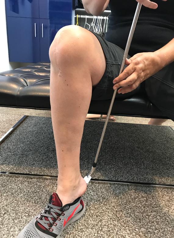 FOLD + GO Retractable Shoe Horn (Lifestyle)